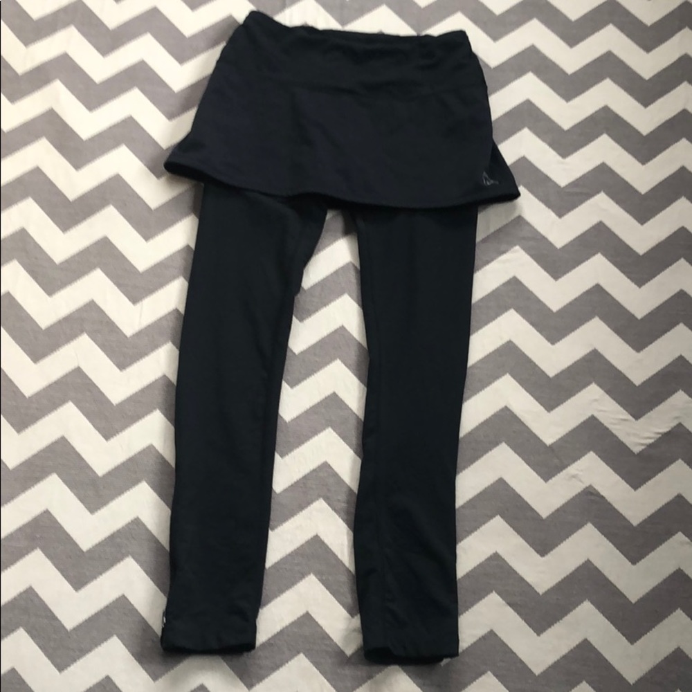 Athletic Skirt w/ built in leggings!!